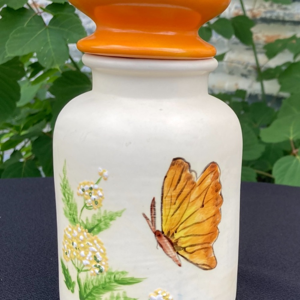 Vintage Mid- Centry hand crafted butterfly 🦋 and flowers 1982   7 3/4”X 4”